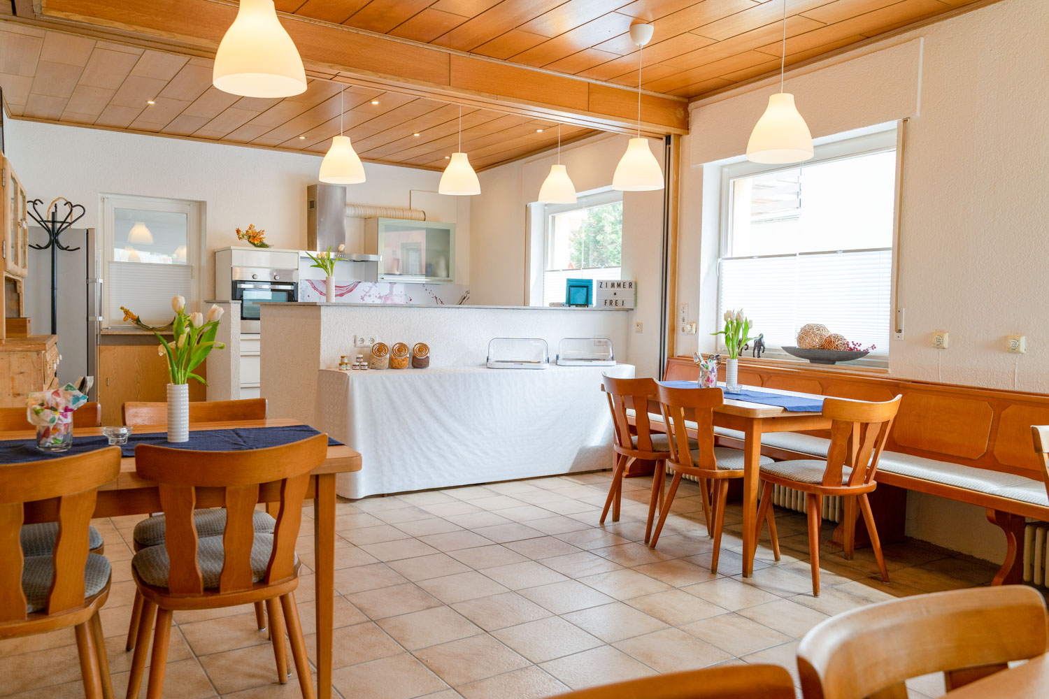 Frühstücksraum mit einer Budget Theke